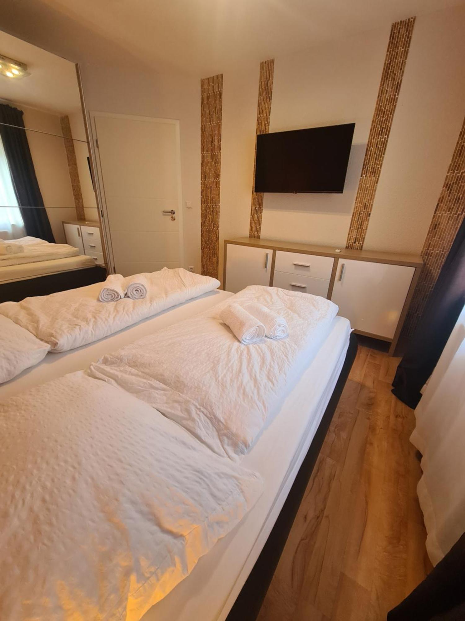 Exklusive Moderne 2 Zi. Wohnung In Ruhiger Lage Schechingen Luaran gambar